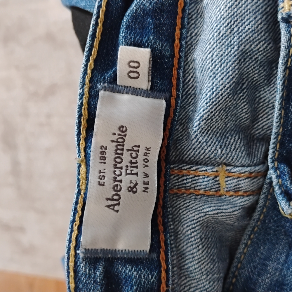 Abercrombie & Fitch Women's Faded Blue Bootcut Jeans - Picture 3 of 7
